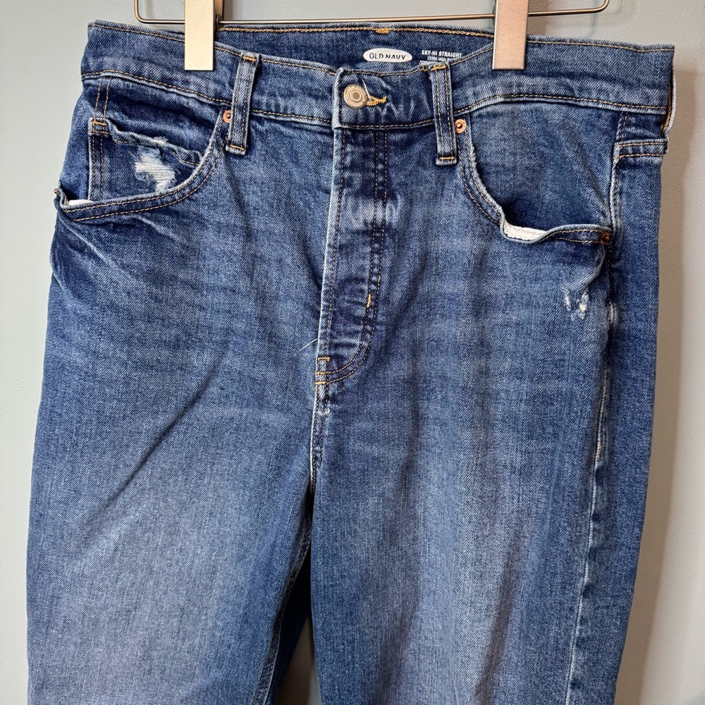 Old Navy Sky-Hi Straight Ripped Extra High Rise Jeans Raw Hem Women’s 12 (31x27) - Picture 6 of 13